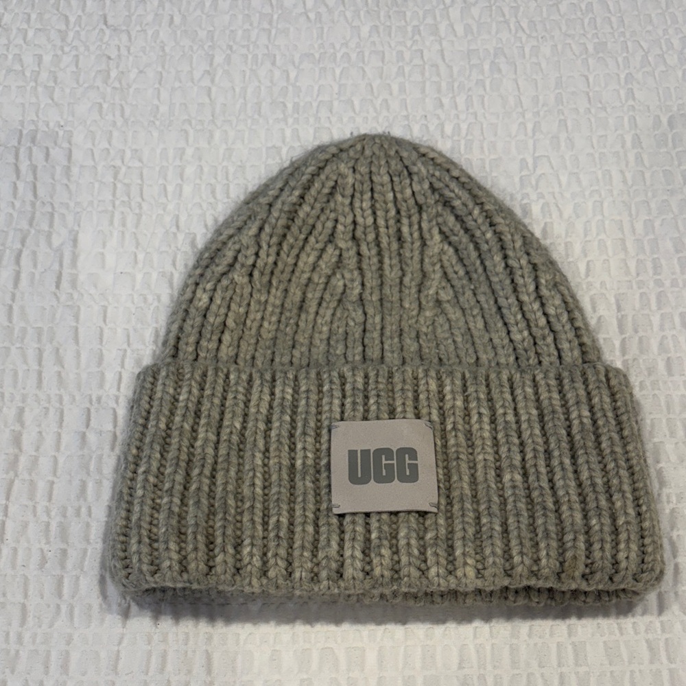 UGG Adult Grey  Ribbed Beanie
